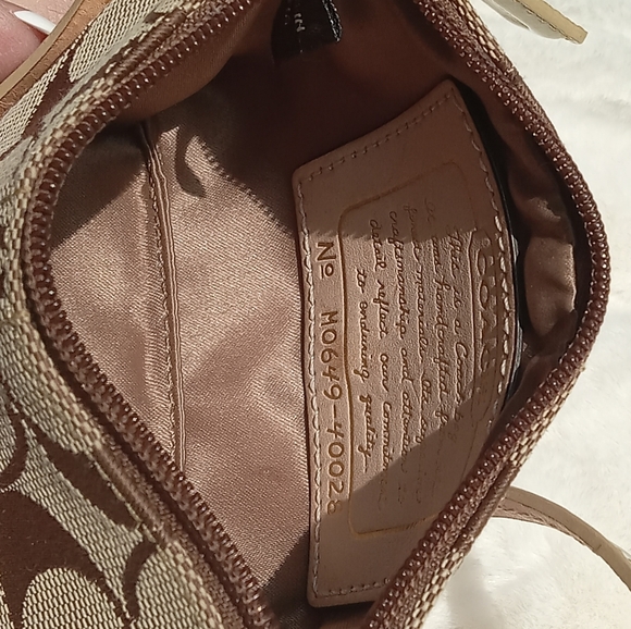 Vintage Coach Signature Stripe Wristlet - Picture 4 of 9